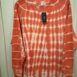 Womans Sweat Shirt.   NWT